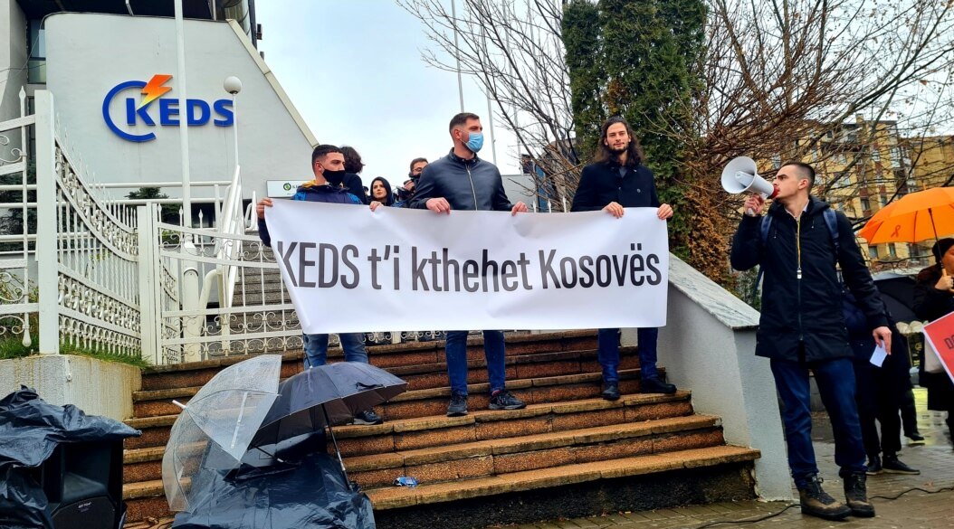 Protestohet sot kunder rritjes se cmimit te energjise ne Kosove